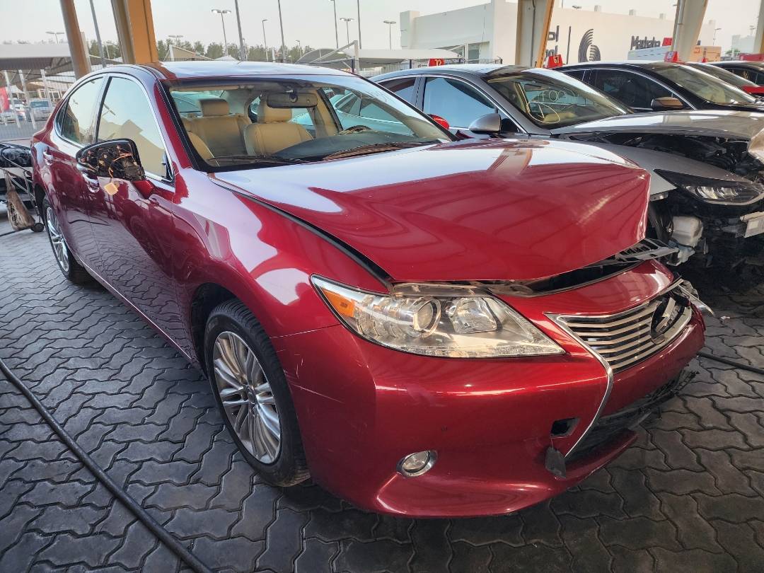 2014 LEXUS ES 350 — 118133 Miles — Lot E2124391 — Souq - Marhaba Auctions Used Cars - Image 4