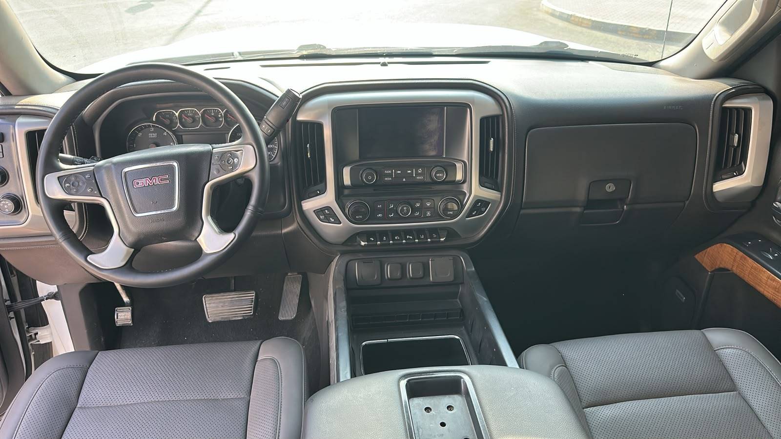 2014 GMC SIERRA — 307349 KM — Lot 4EG170724 — Souq - Marhaba Auctions Used Cars - Image 8