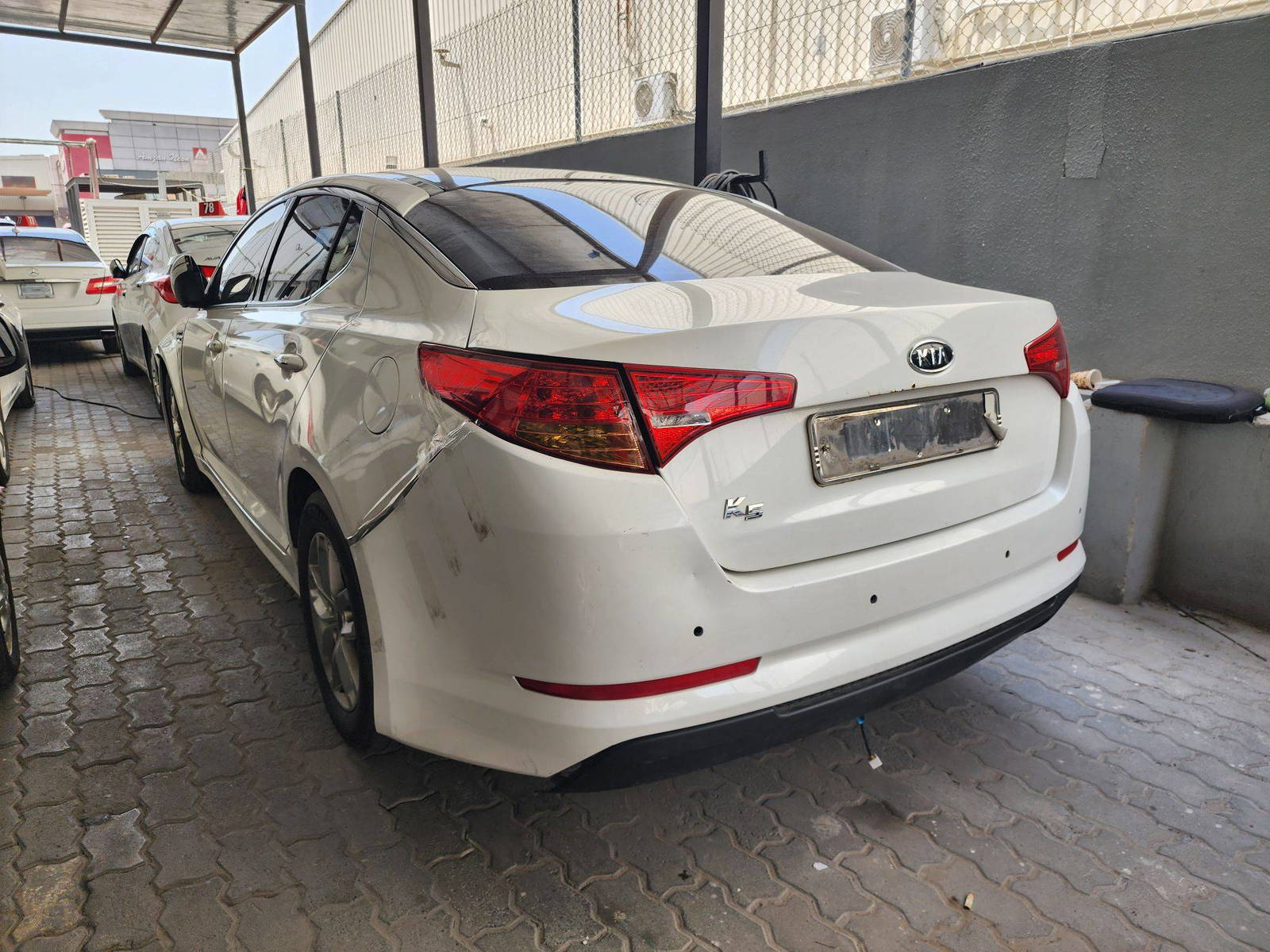 2011 KIA K5 — 264642 KM — Lot 43876 — Main - Marhaba Auctions Used Cars - Image 5