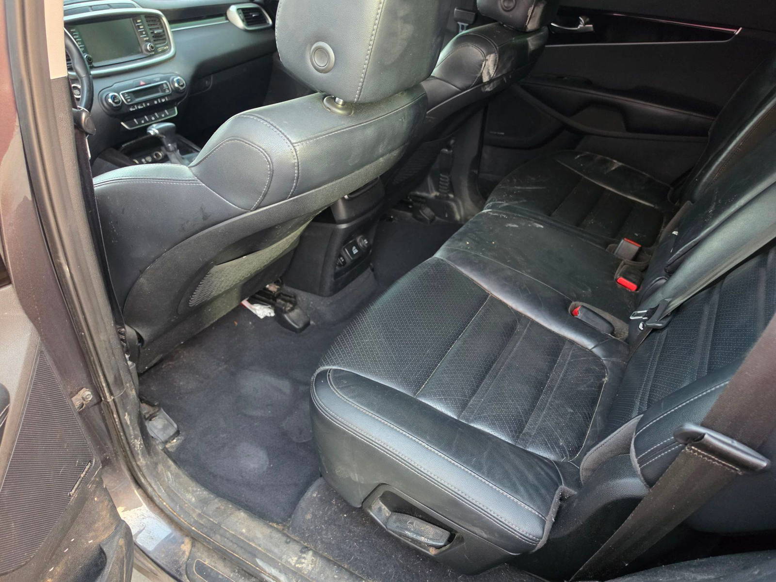 2019 KIA SORENTO — 133604 Miles — Lot 94466195 - Marhaba Auctions Used Cars - Image 10