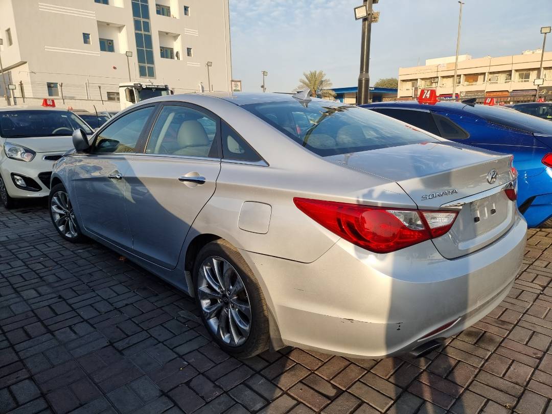 2011 HYUNDAI SONATA — 213328 Miles — Lot 215487 — Ind. 12 - Marhaba Auctions Used Cars - Image 3