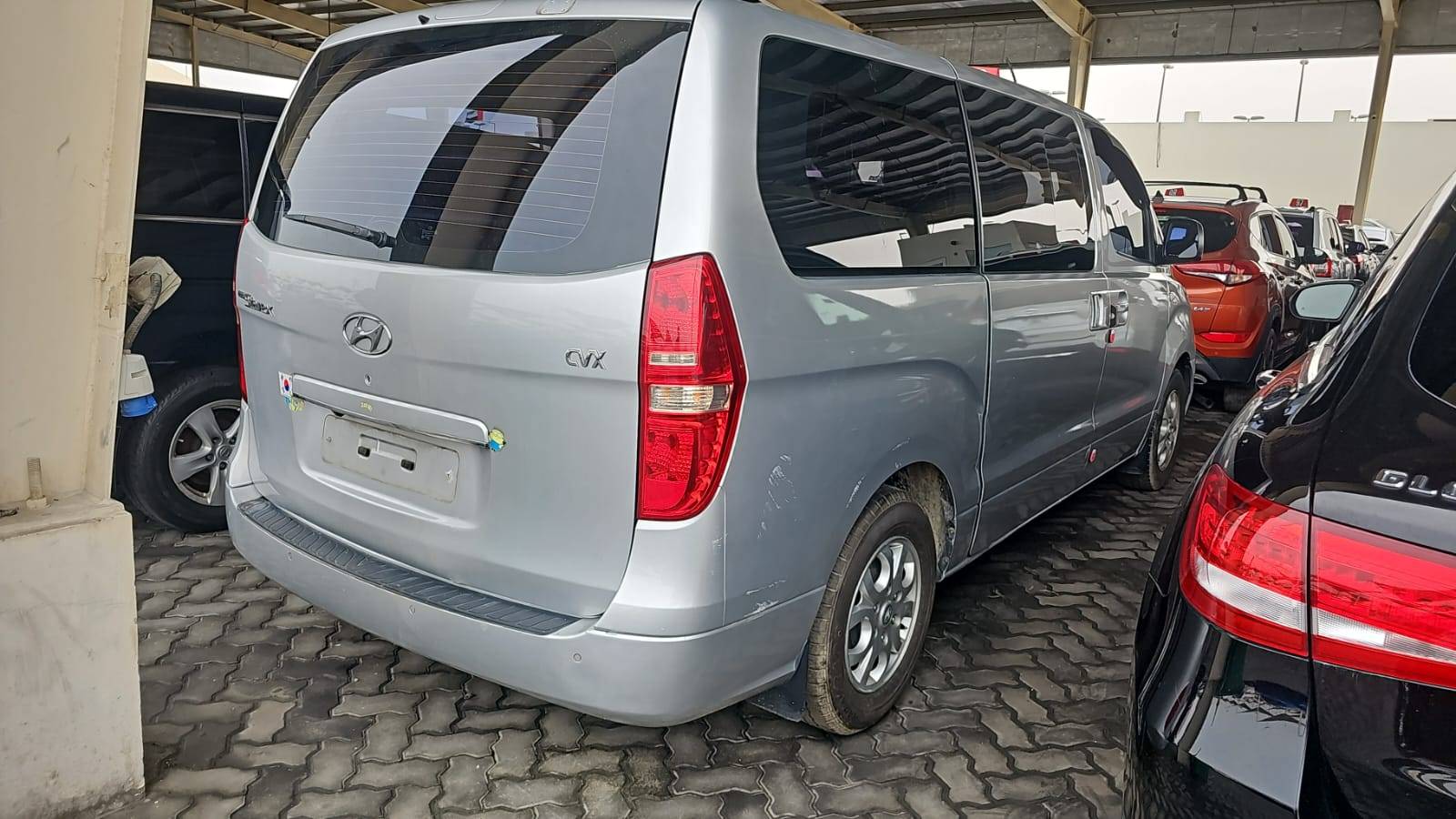 2010 HYUNDAI GRAND STAREX — 295715 KM — Lot 200520 — Souq - Marhaba Auctions Used Cars - Image 9