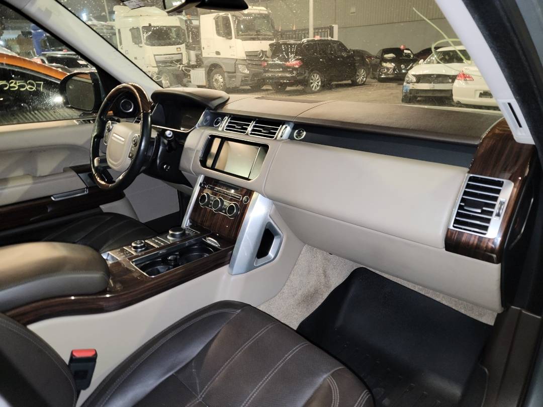2015 LAND ROVER RANGE ROVER — 170035 KM — Lot 1FA202359 — AutoBaba - Marhaba Auctions Used Cars - Image 7