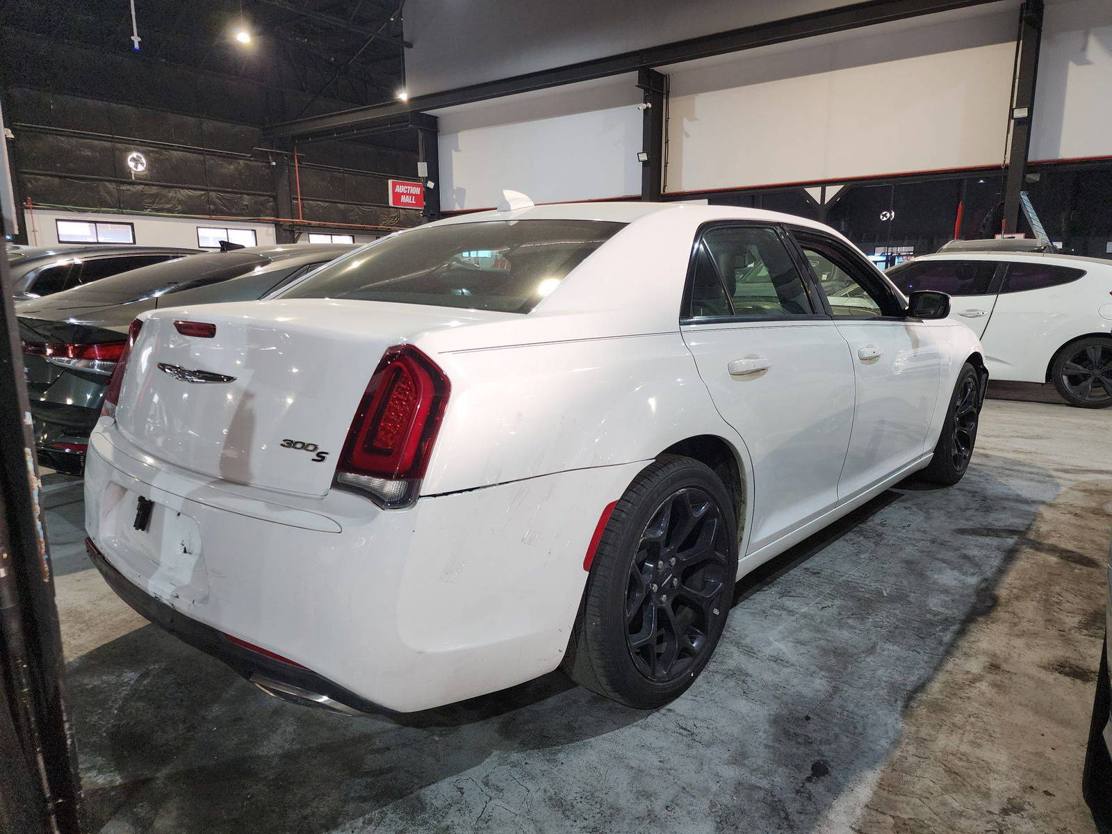 2019 CHRYSLER 300 — 145200 Miles — Lot 50728055 — Souq - Marhaba Auctions Used Cars - Image 5