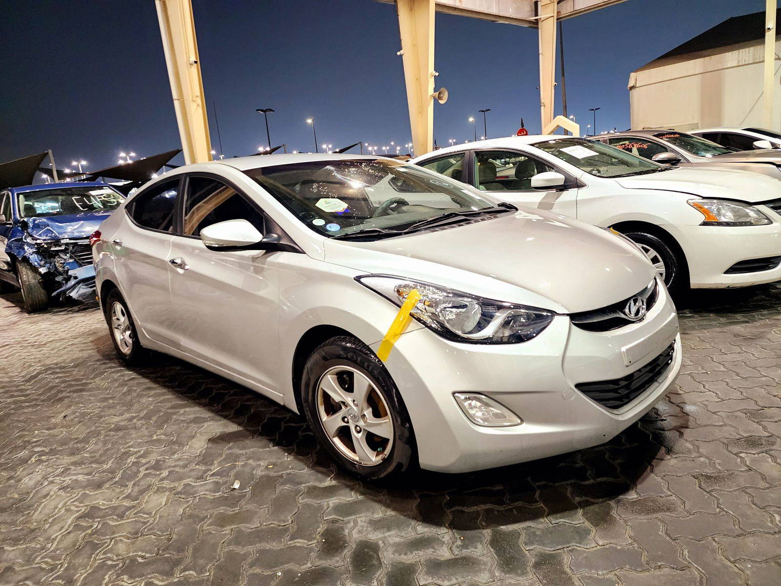 2011 HYUNDAI AVANTE — 179748 KM — Lot 102580 — Souq - Marhaba Auctions Used Cars - Image 4