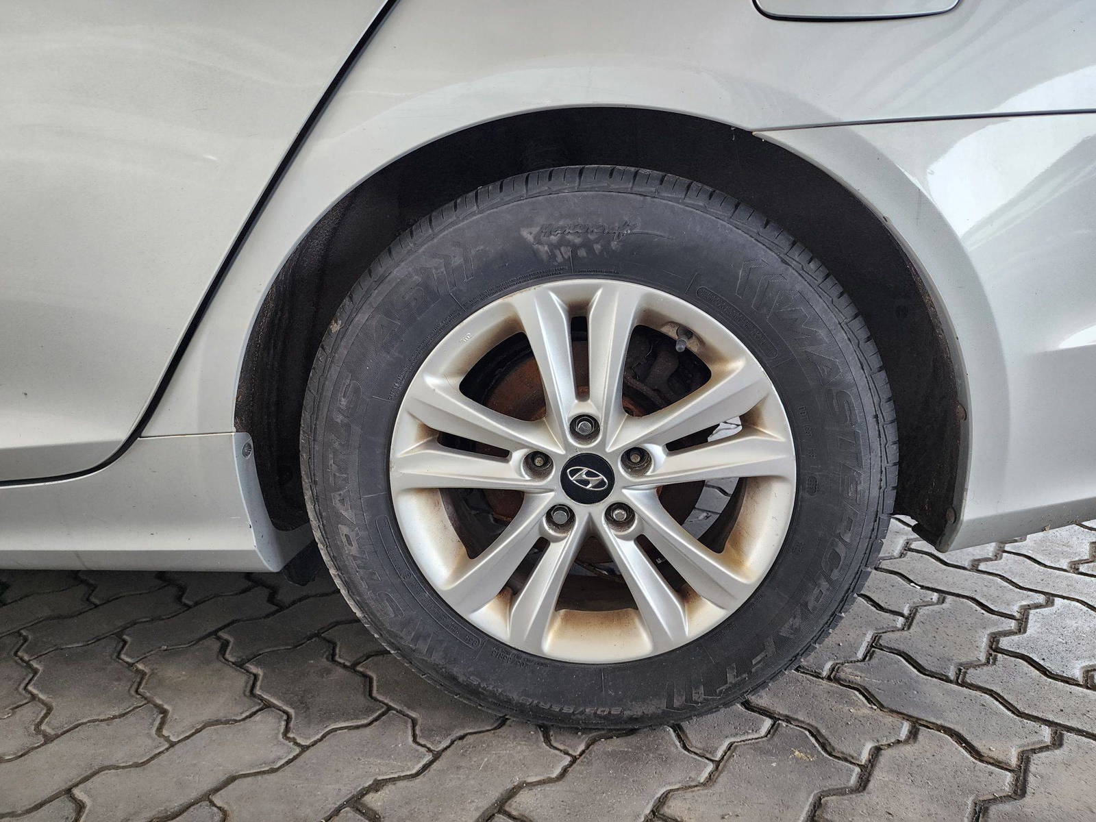 2013 HYUNDAI SONATA — 124305 Miles — Lot 23368 — Souq - Marhaba Auctions Used Cars - Image 10
