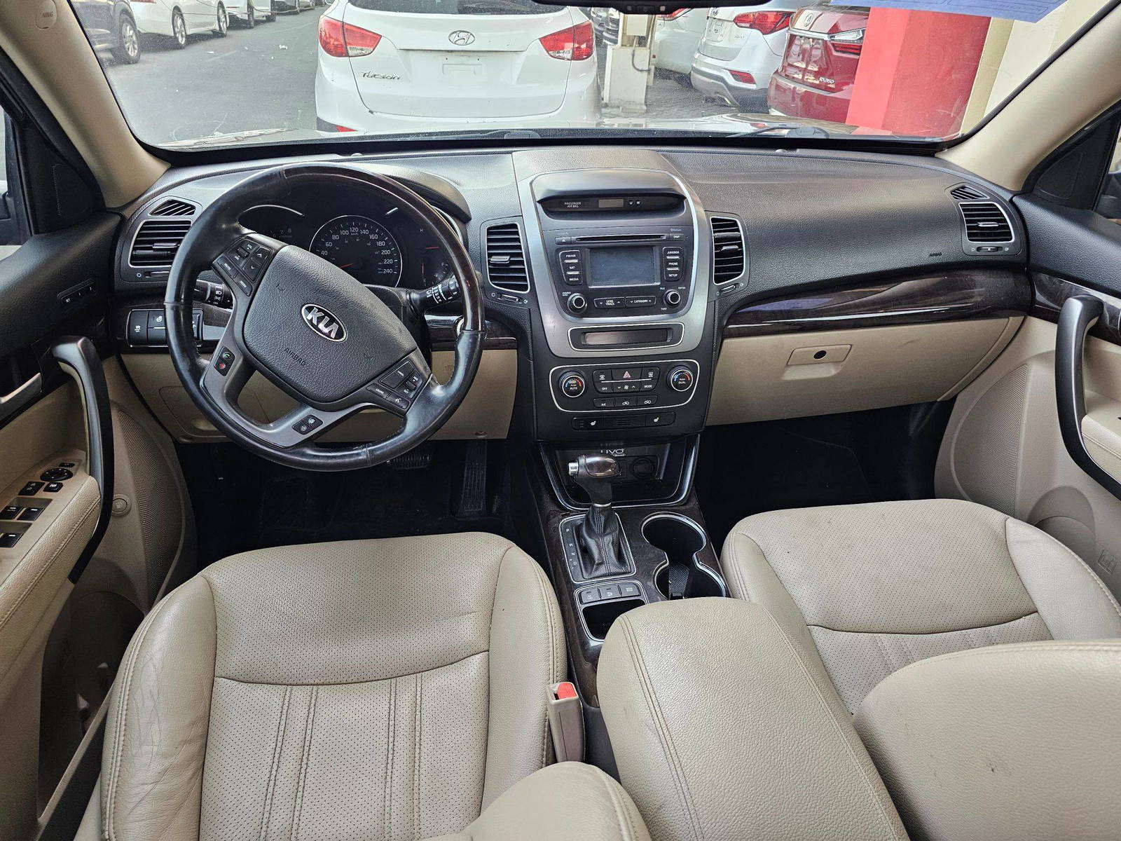 2015 KIA SORENTO — 172515 KM — Lot G646274 — Souq - Marhaba Auctions Used Cars - Image 4