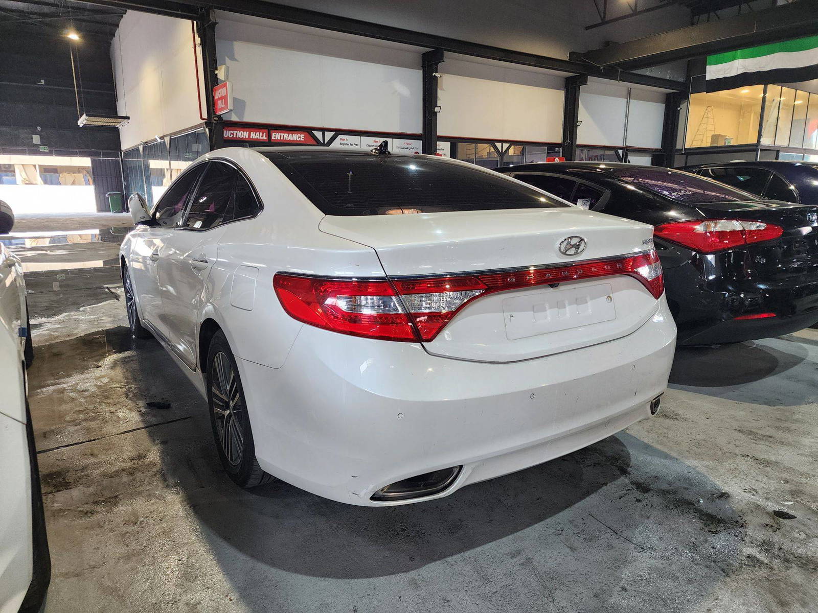 2013 HYUNDAI GRANDEUR — 158951 KM — Lot 233902 — Al Quoz - Marhaba Auctions Used Cars - Image 6