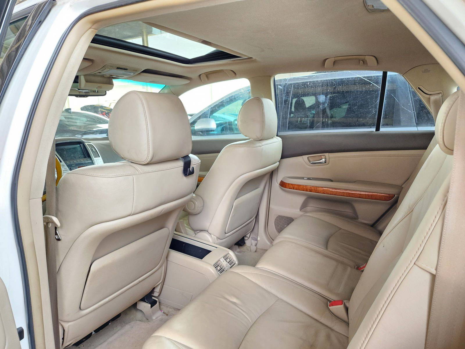 2008 LEXUS RX 350 — 255178 Miles — Lot 56053 — Souq - Marhaba Auctions Used Cars - Image 6