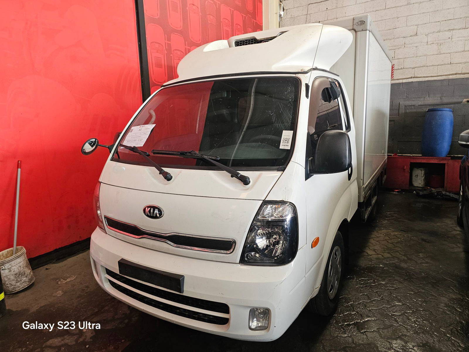 2015 KIA BONGO 3 — 226182 KM — Lot FK948314 — Main - Marhaba Auctions Used Cars - Image 3