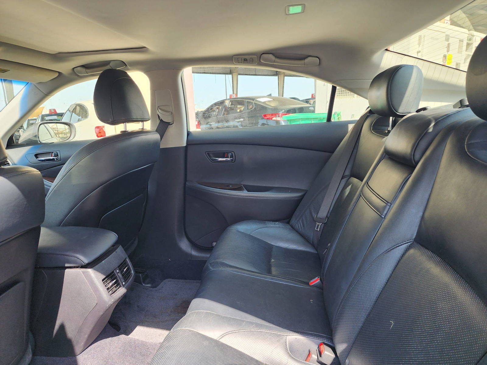 2012 LEXUS ES 350 — 215350 Miles — Lot C2509713 — Souq - Marhaba Auctions Used Cars - Image 7