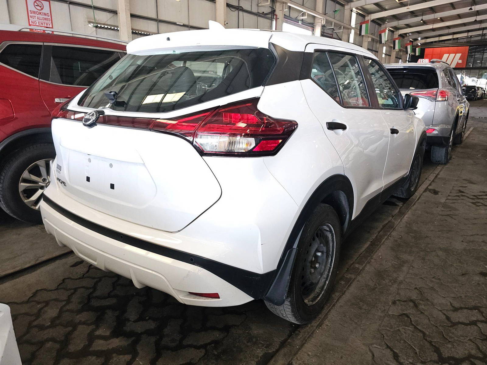 NISSAN KICKS 2023 view 2