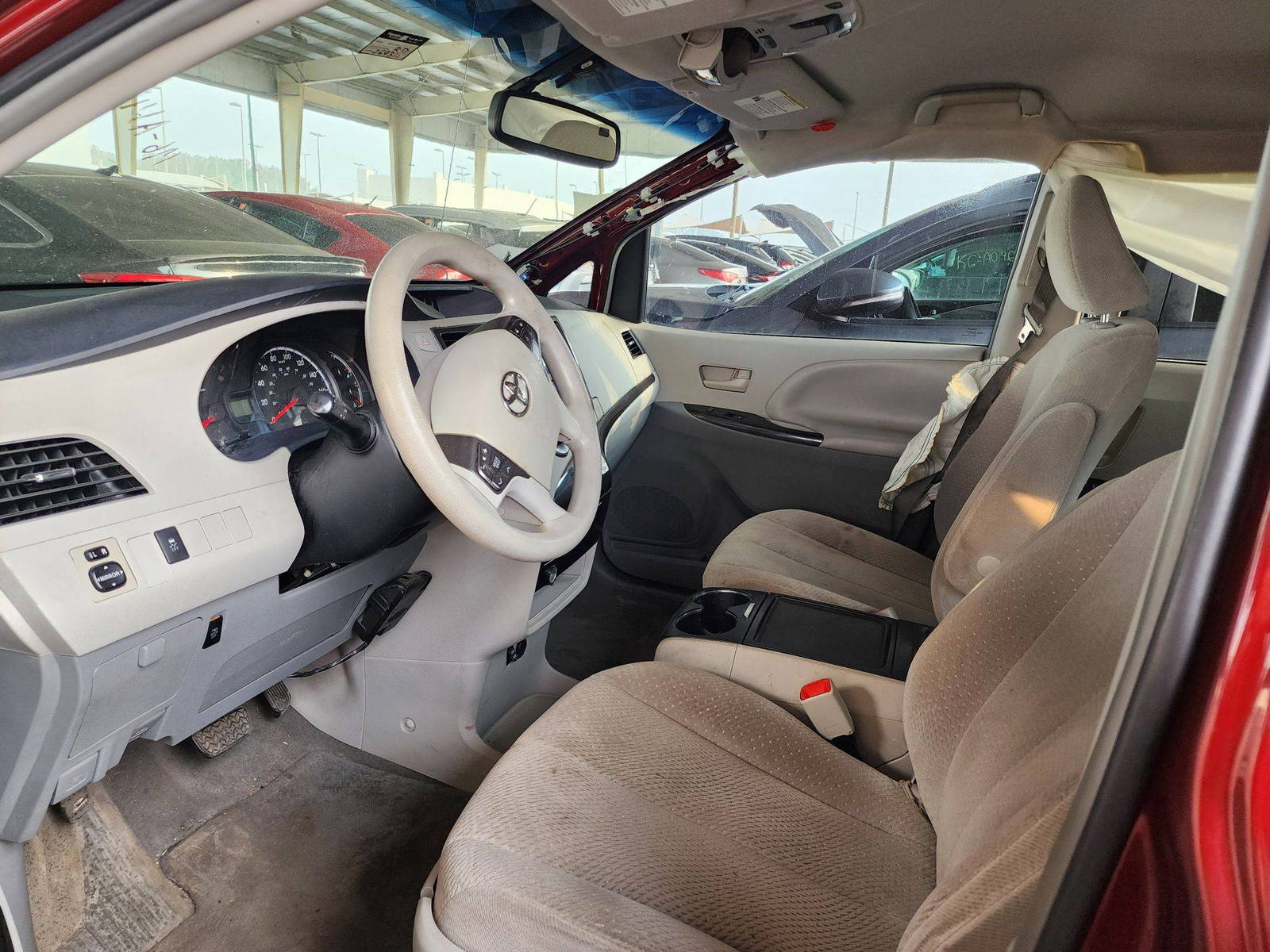 2013 TOYOTA SIENNA — 269310 KM — Lot 373315 — Souq - Marhaba Auctions Used Cars - Image 8