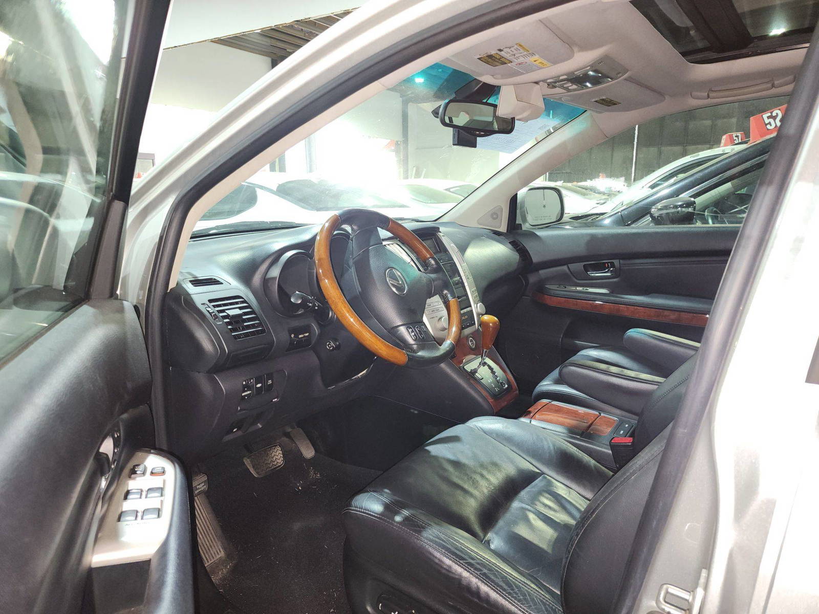 2007 LEXUS RX 350 — 111081 KM — Lot 72011620 — Al Quoz - Marhaba Auctions Used Cars - Image 10