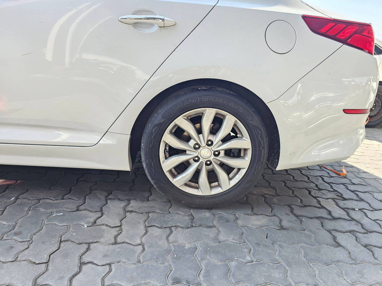 2014 KIA OPTIMA — 169277 Miles — Lot 71EG267477 — Souq - Marhaba Auctions Used Cars - Image 11