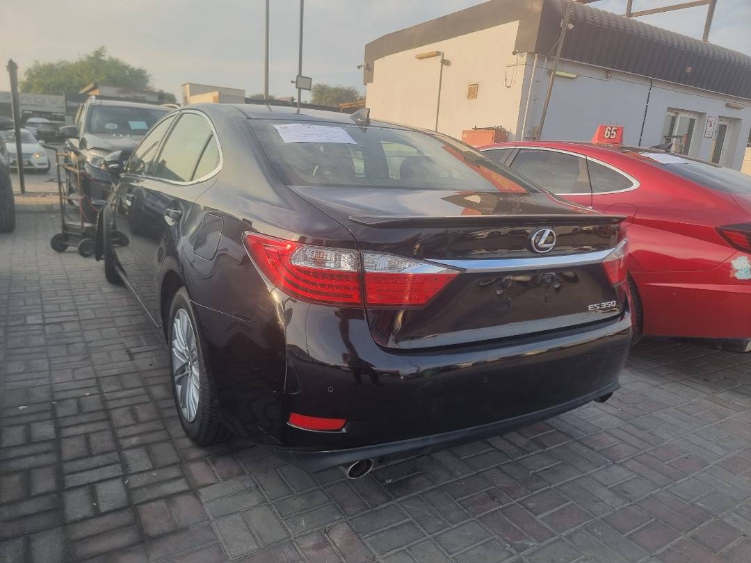 2015 LEXUS ES 330 — 136208 Miles — Lot 205233 — Ind. 12 - Marhaba Auctions Used Cars - Image 4