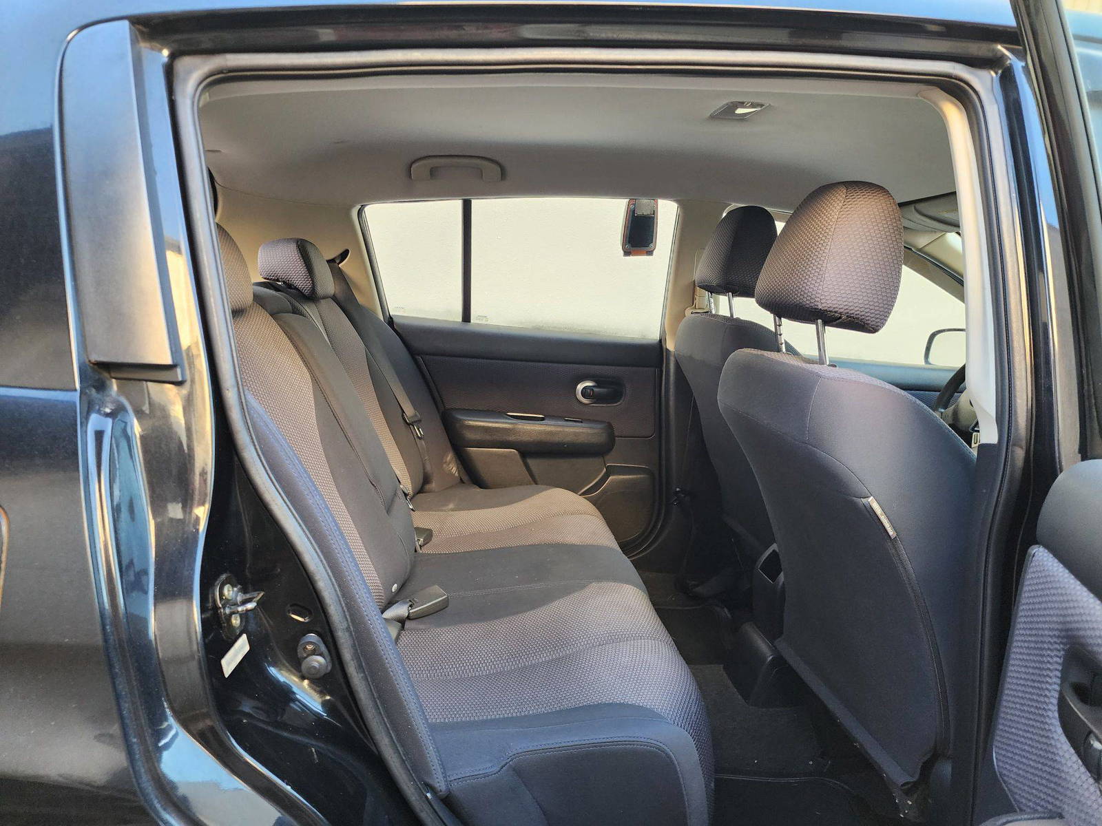 2007 NISSAN VERSA — 169159 Miles — Lot 55796954 — Souq - Marhaba Auctions Used Cars - Image 7