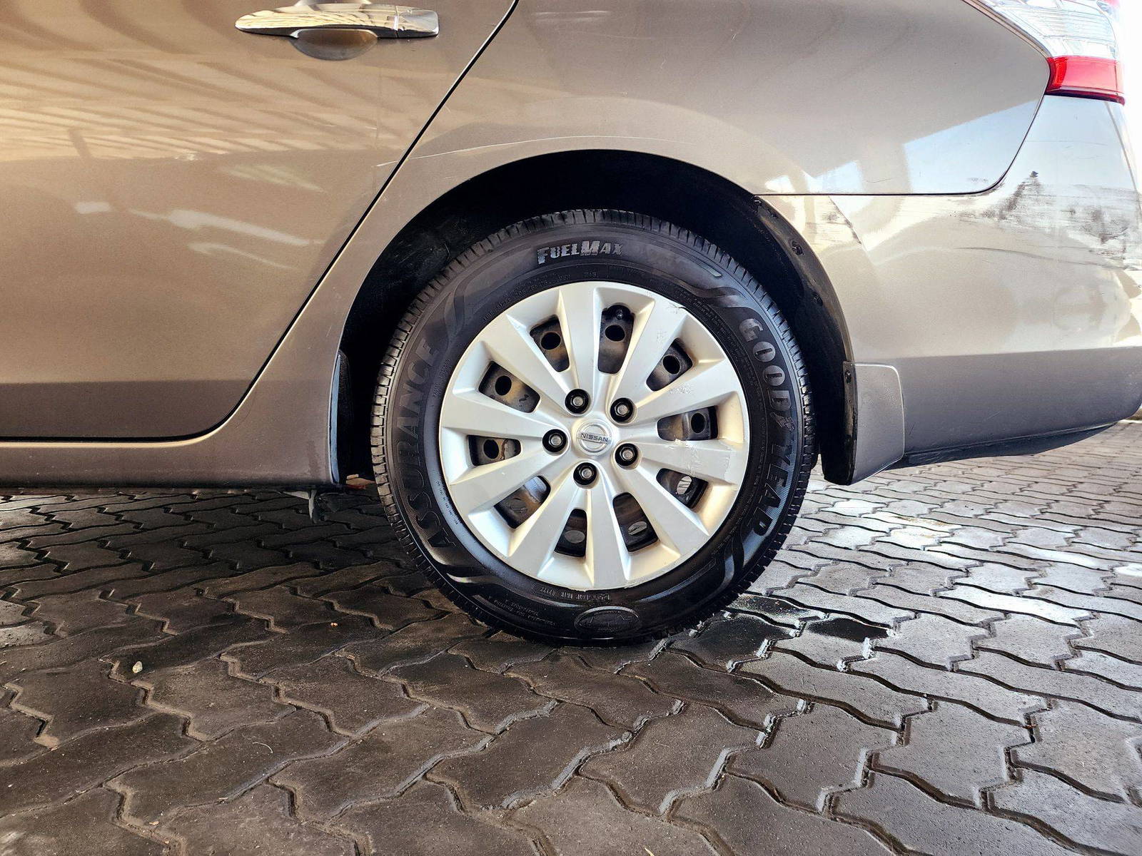 2015 NISSAN SENTRA — 84979 Miles — Lot 68790954 — Souq - Marhaba Auctions Used Cars - Image 10