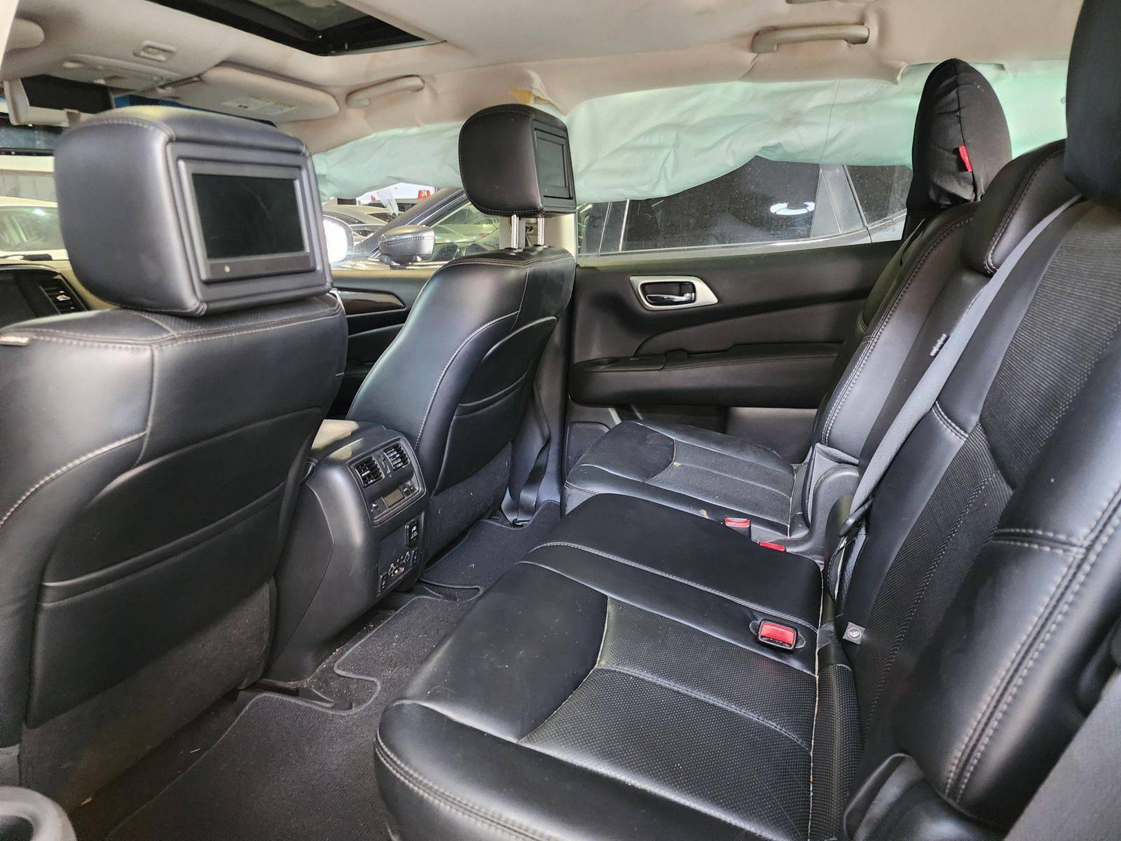 2015 NISSAN PATHFINDER — 178133 KM — Lot 214587 — Al Quoz - Marhaba Auctions Used Cars - Image 6