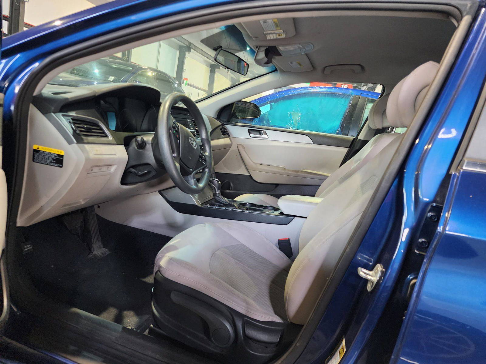 2015 HYUNDAI SONATA — 183337 Miles — Lot 076046 — Al Quoz - Marhaba Auctions Used Cars - Image 10