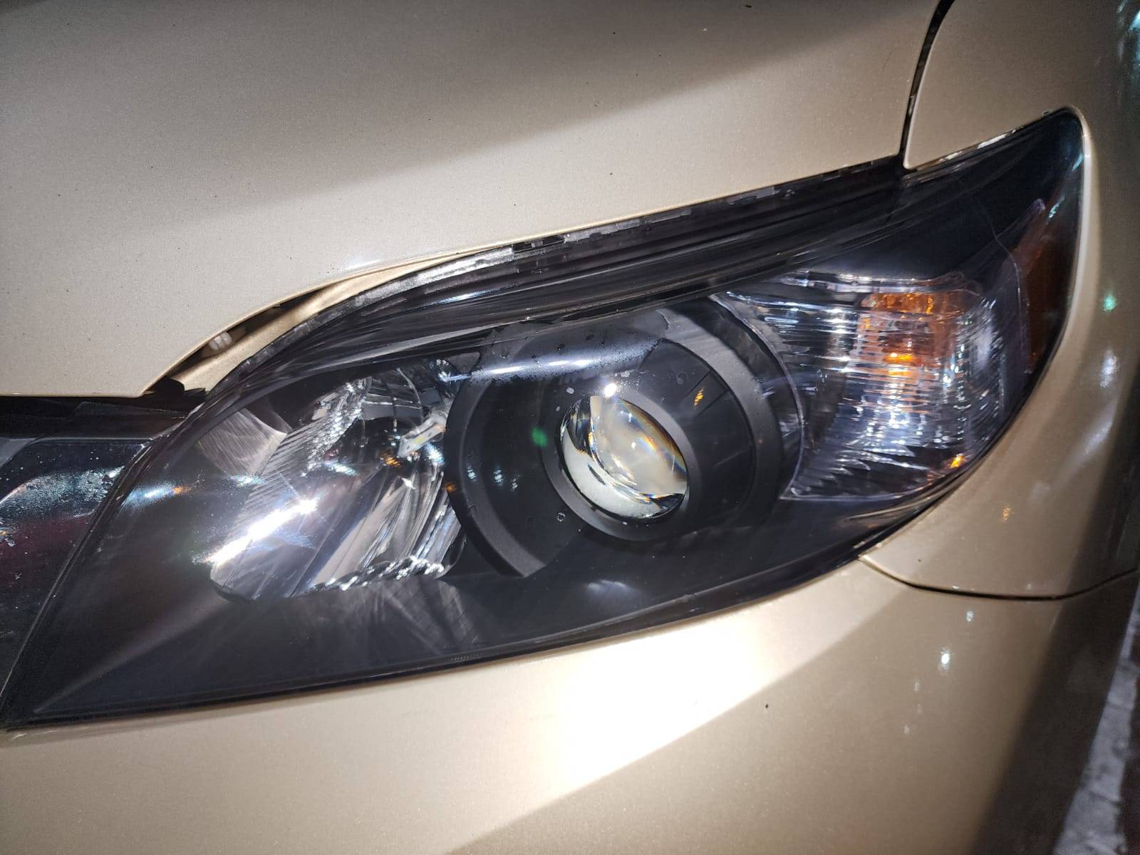 2011 TOYOTA SIENNA — 196035 Miles — Lot 87451465 — Souq - Marhaba Auctions Used Cars - Image 4