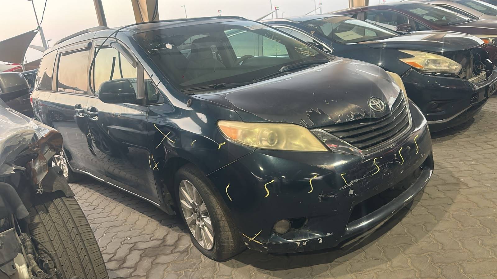 Toyota Sienna 2011 view 2