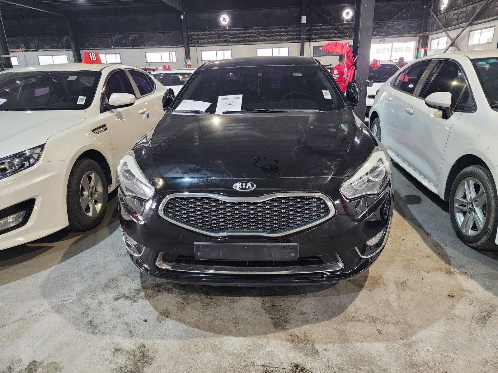 2014 KIA K7 — 211491 KM — Lot 2256 — Al Quoz - Marhaba Auctions Used Cars - Image 5