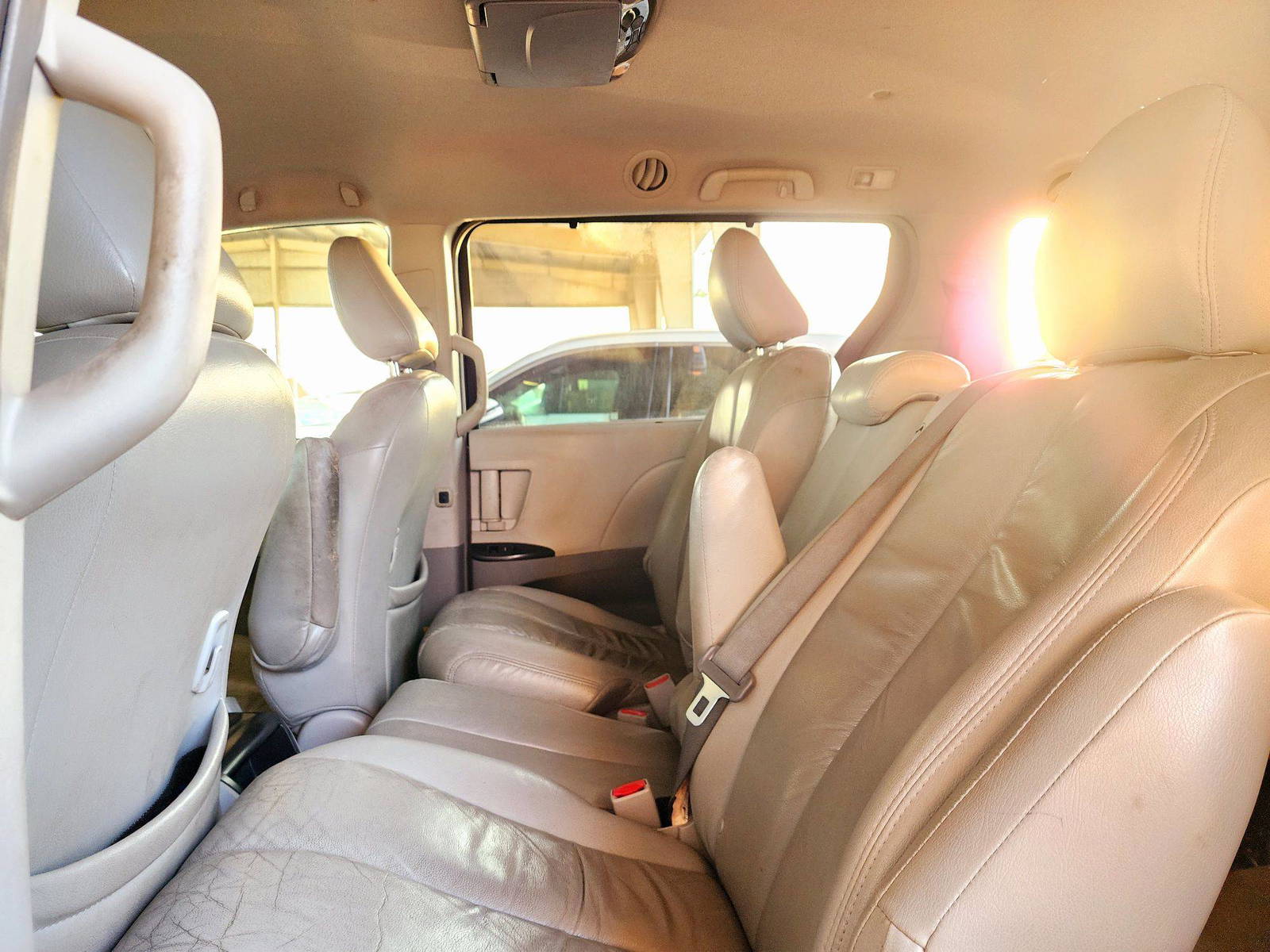 2013 TOYOTA SIENNA — 256544 Miles — Lot C9DS324656 — Souq - Marhaba Auctions Used Cars - Image 7