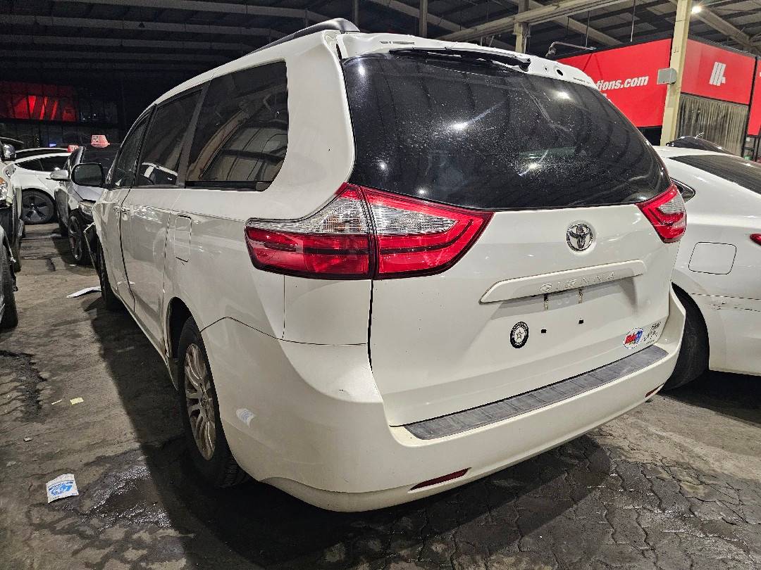 TOYOTA SIENNA