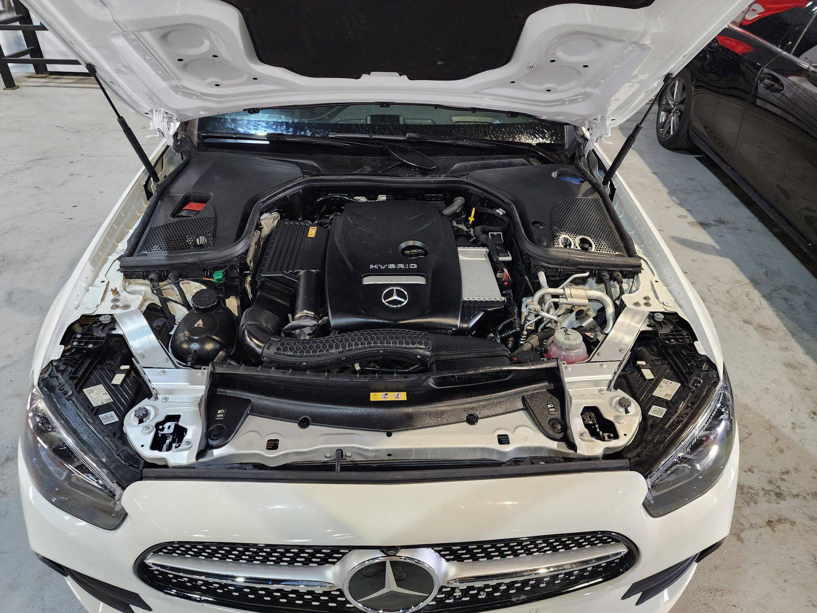 2021 MERCEDES BENZ E-300 — 17592 KM — Lot 002409 — Main - Marhaba Auctions Used Cars - Image 18