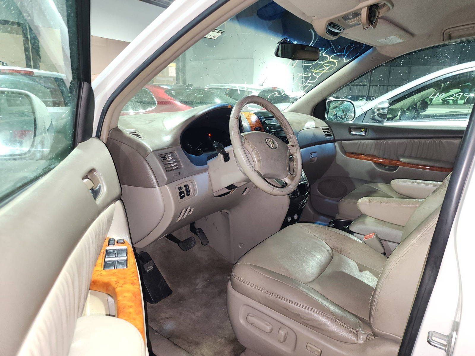 2007 TOYOTA SIENNA — 137309 Miles — Lot 41028741 — Al Quoz - Marhaba Auctions Used Cars - Image 10