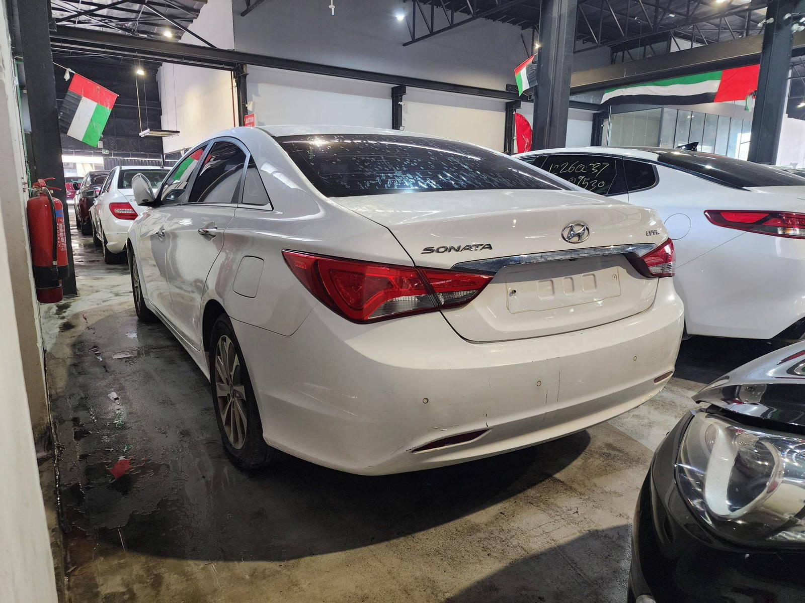 2014 HYUNDAI SONATA — 183657 KM — Lot 626536 — Al Quoz - Marhaba Auctions Used Cars - Image 3