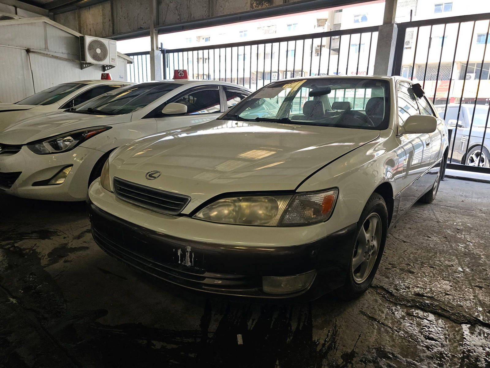 1997 LEXUS ES 300 — 209254 Miles — Lot 5003146 - Marhaba Auctions Used Cars - Image 4
