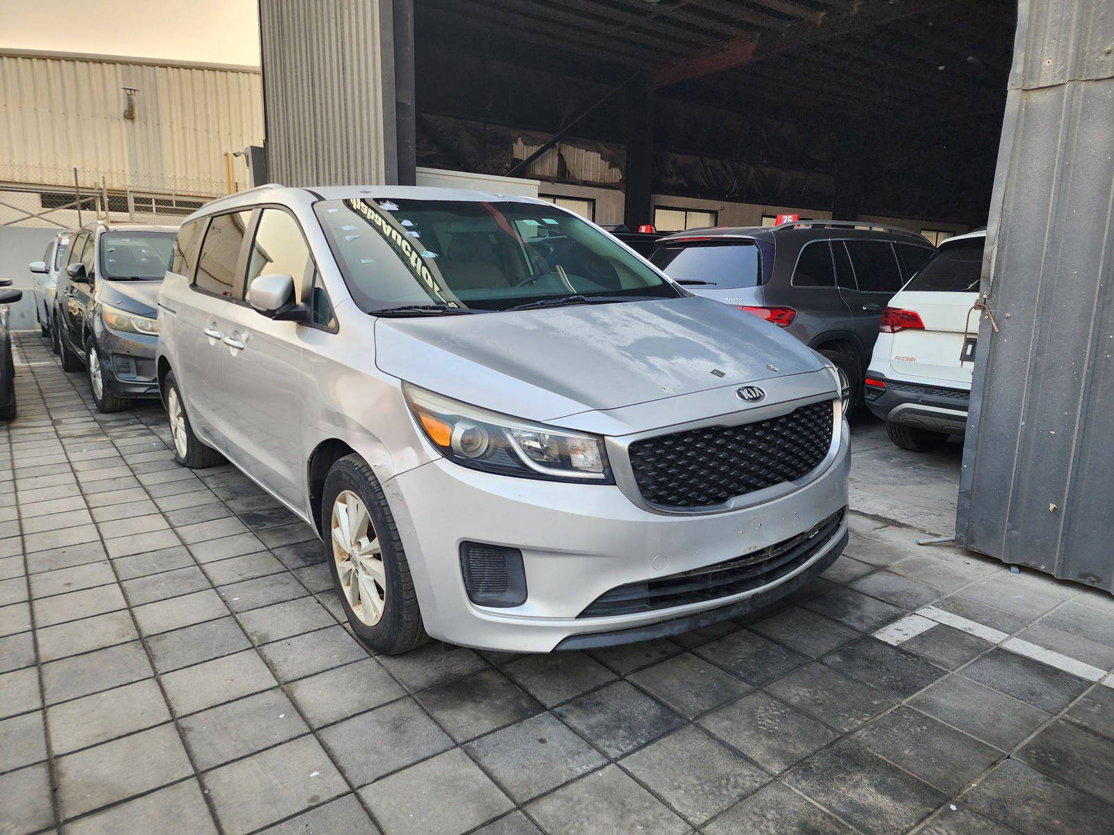 2015 KIA SEDONA — 90915 Miles — Lot 6038417 — Al Quoz - Marhaba Auctions Used Cars - Image 3