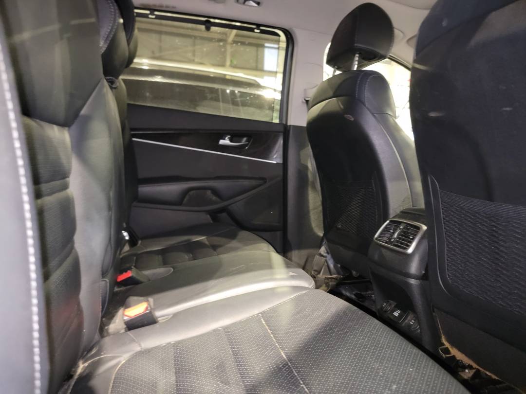 2018 KIA SORENTO — 75269 Miles — Lot 421774 - Marhaba Auctions Used Cars - Image 5