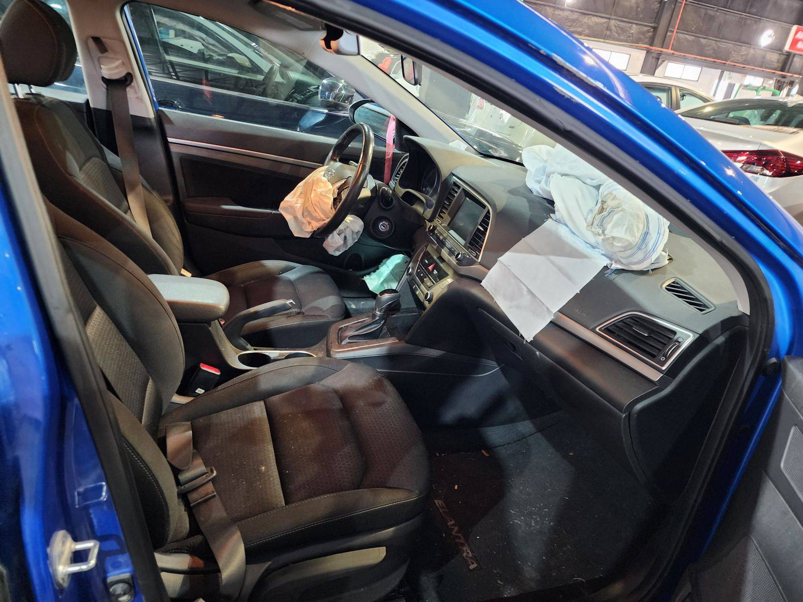 2018 HYUNDAI ELANTRA — 253767 KM — Lot 601556 — Al Quoz - Marhaba Auctions Used Cars - Image 9