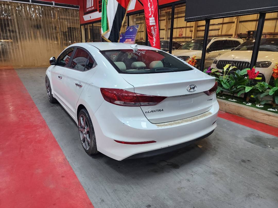 HYUNDAI ELANTRA