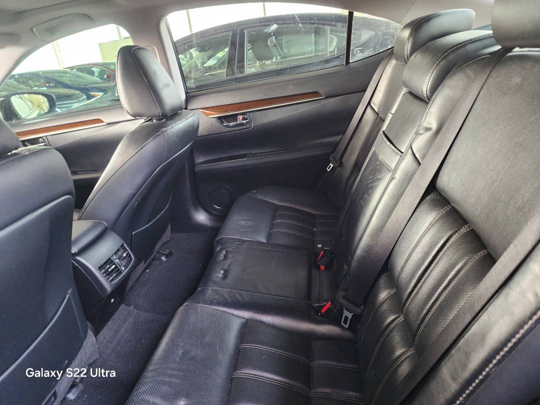 2016 LEXUS ES 350 — 100730 Miles — Lot 11526 — Souq - Marhaba Auctions Used Cars - Image 8