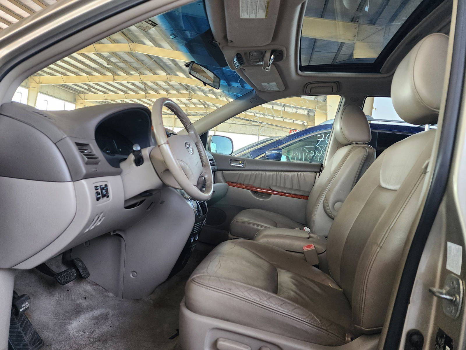 2010 TOYOTA SIENNA — 229738 Miles — Lot 37881718 — Souq - Marhaba Auctions Used Cars - Image 9