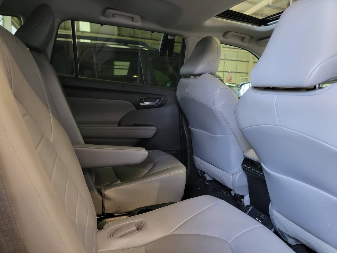 2021 TOYOTA HIGHLANDER — 102232 Miles — Lot 37821535 - Marhaba Auctions Used Cars - Image 5