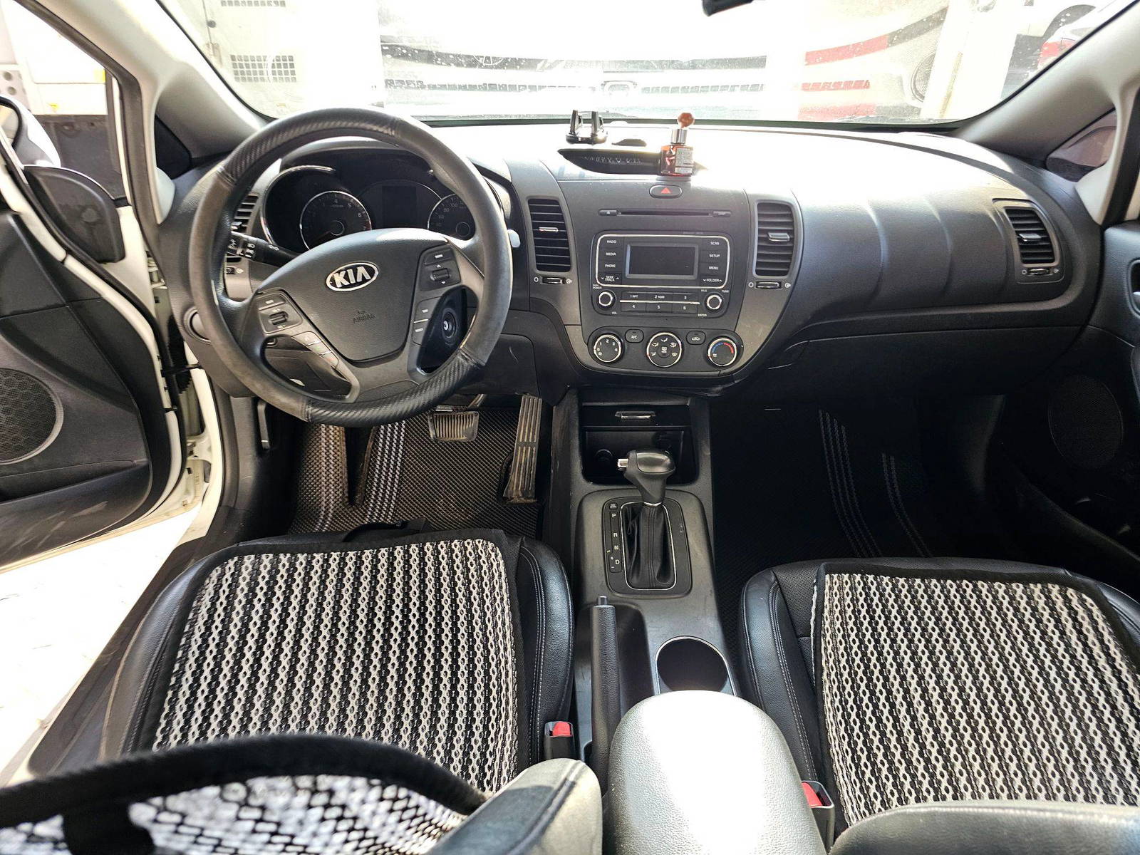 2014 KIA K3 — 65416 KM — Lot A229102 — Souq - Marhaba Auctions Used Cars - Image 9