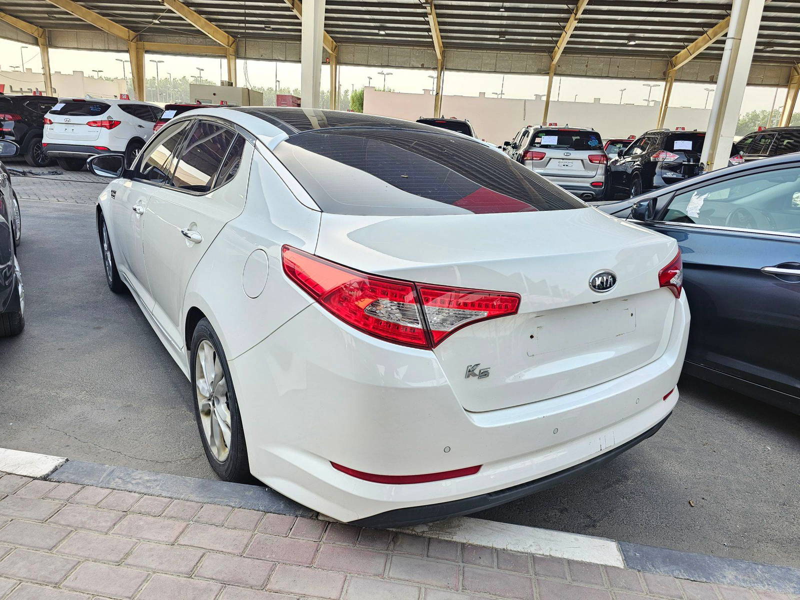 2011 KIA K5 — 178232 KM — Lot BA129907 — Souq - Marhaba Auctions Used Cars - Image 4