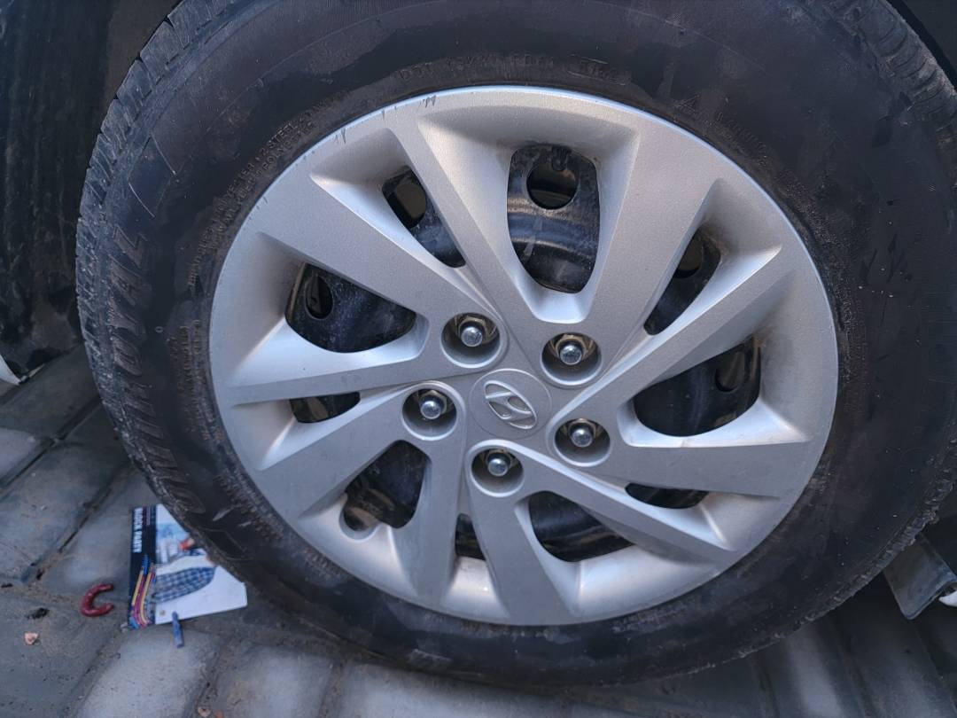 2019 HYUNDAI ELANTRA — 135748 Miles — Lot 74080653 - Marhaba Auctions Used Cars - Image 4
