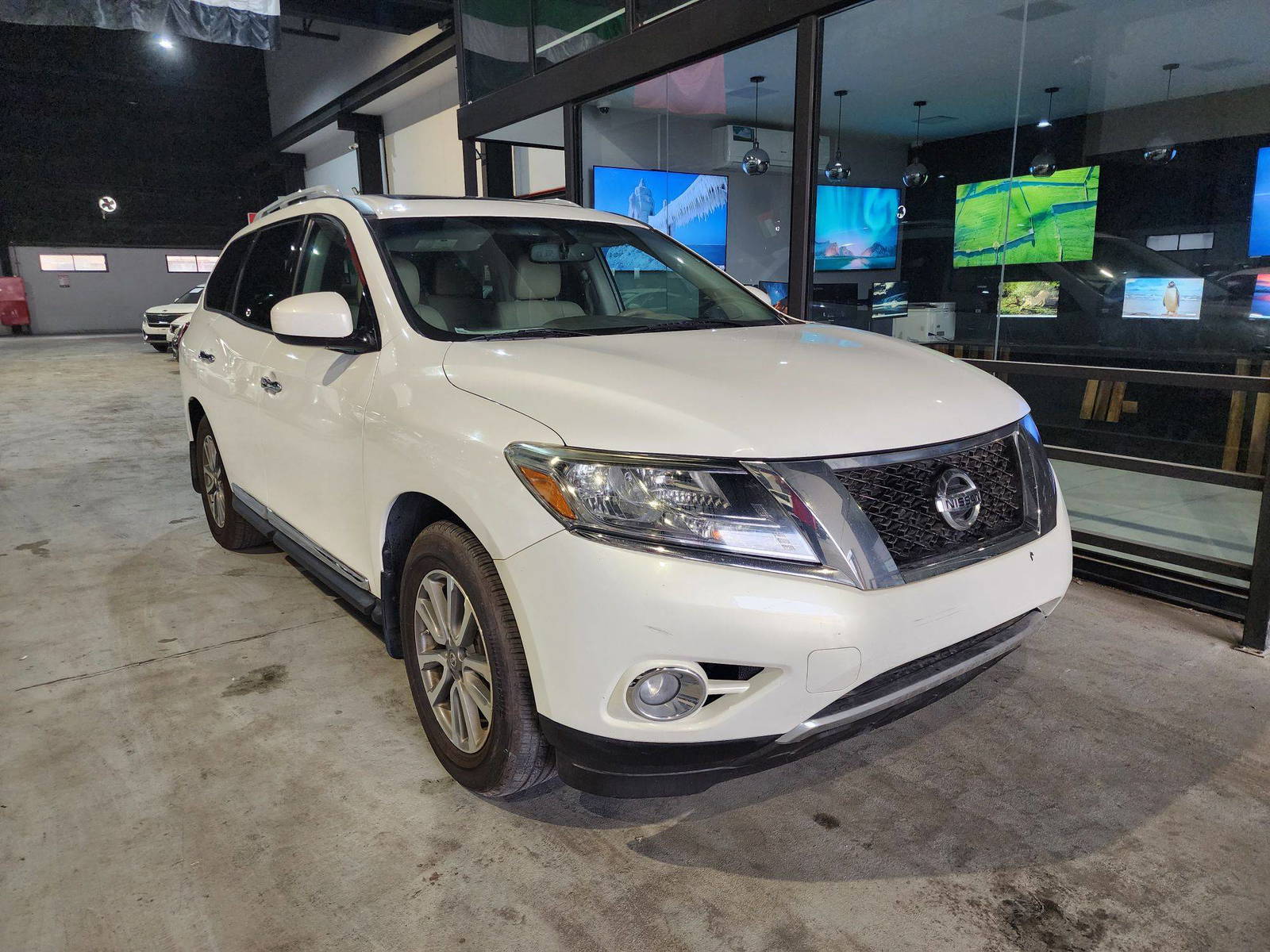 2013 NISSAN PATHFINDER — 178161 Miles — Lot C680833 — Al Quoz - Marhaba Auctions Used Cars - Image 4