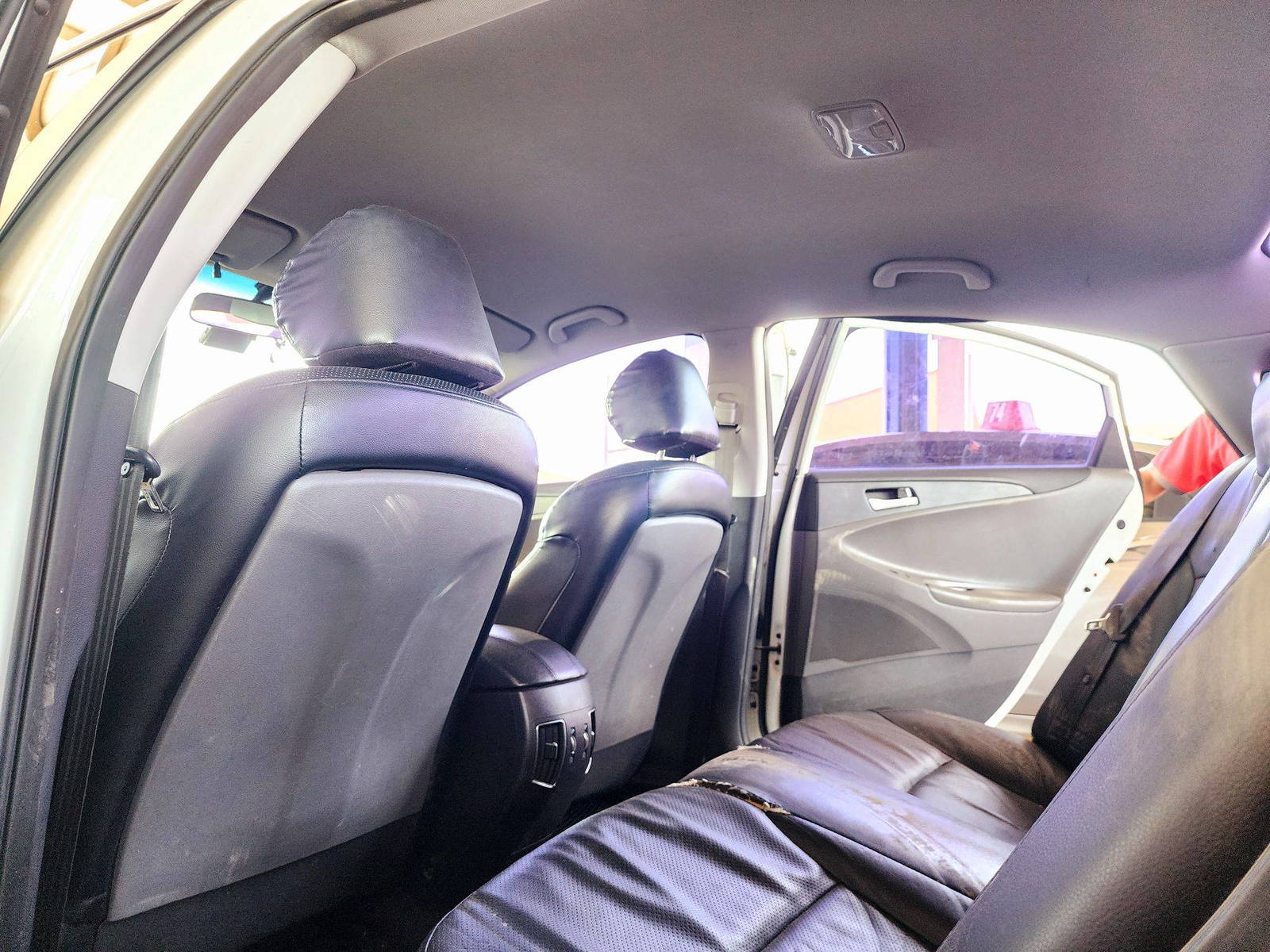 2011 HYUNDAI SONATA — 154878 KM — Lot 326537 — Souq - Marhaba Auctions Used Cars - Image 6