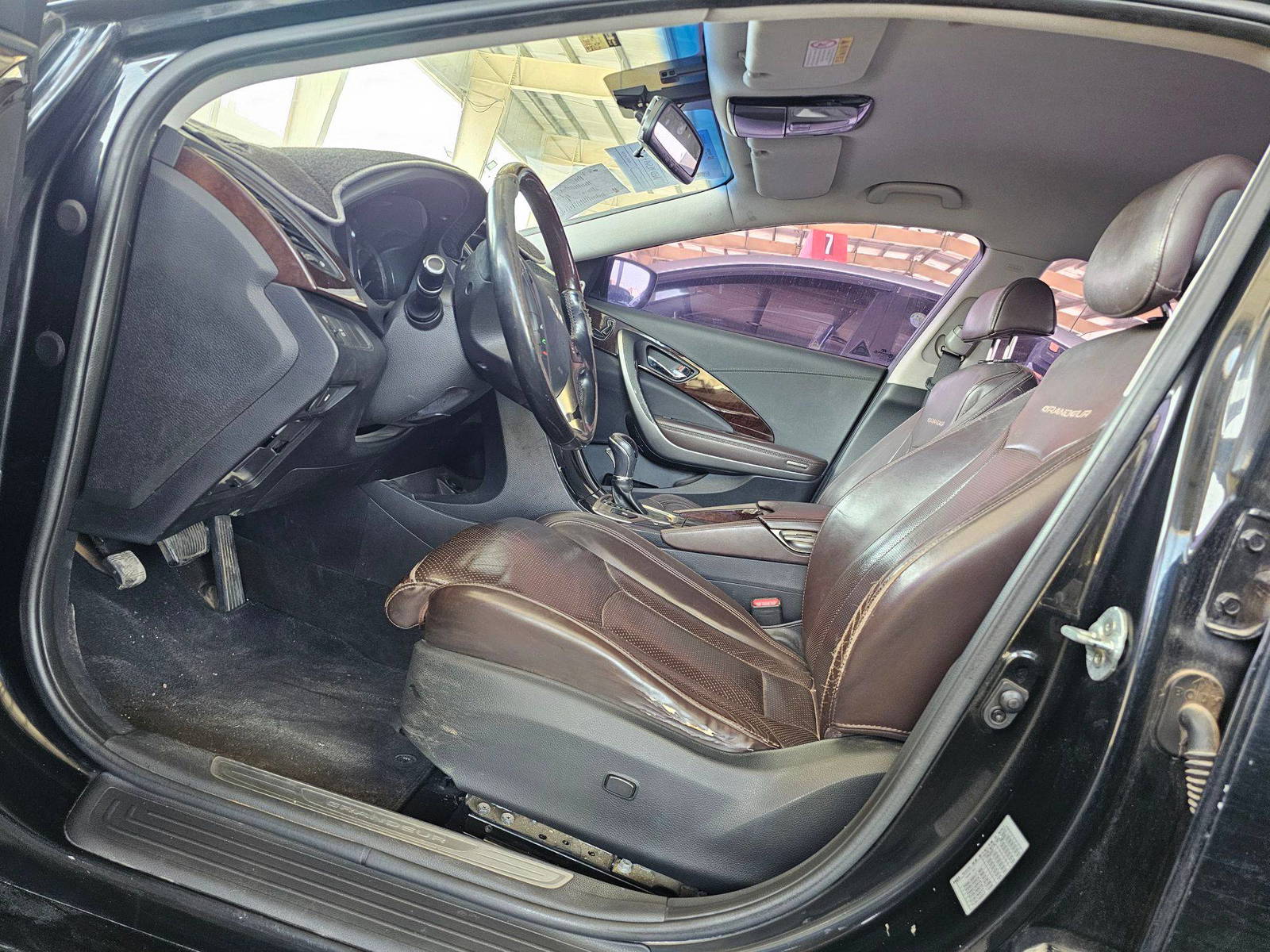 HYUNDAI GRANDEUR 2011 - Marhaba Auction Used Cars - Image 8