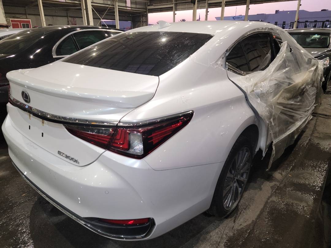 2021 LEXUS ES 300H — 68072 Miles — Lot 37249348 - Marhaba Auctions Used Cars - Image 3