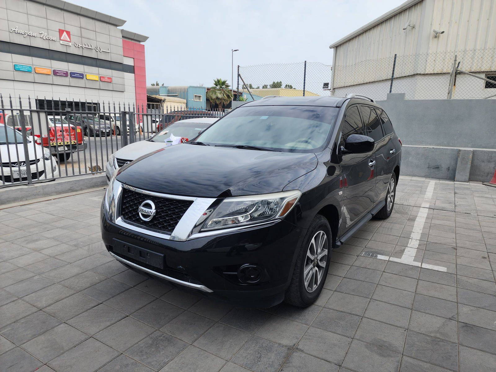 2014 NISSAN PATHFINDER — 181614 KM — Lot 638948 — Al Quoz - Marhaba Auctions Used Cars - Image 4