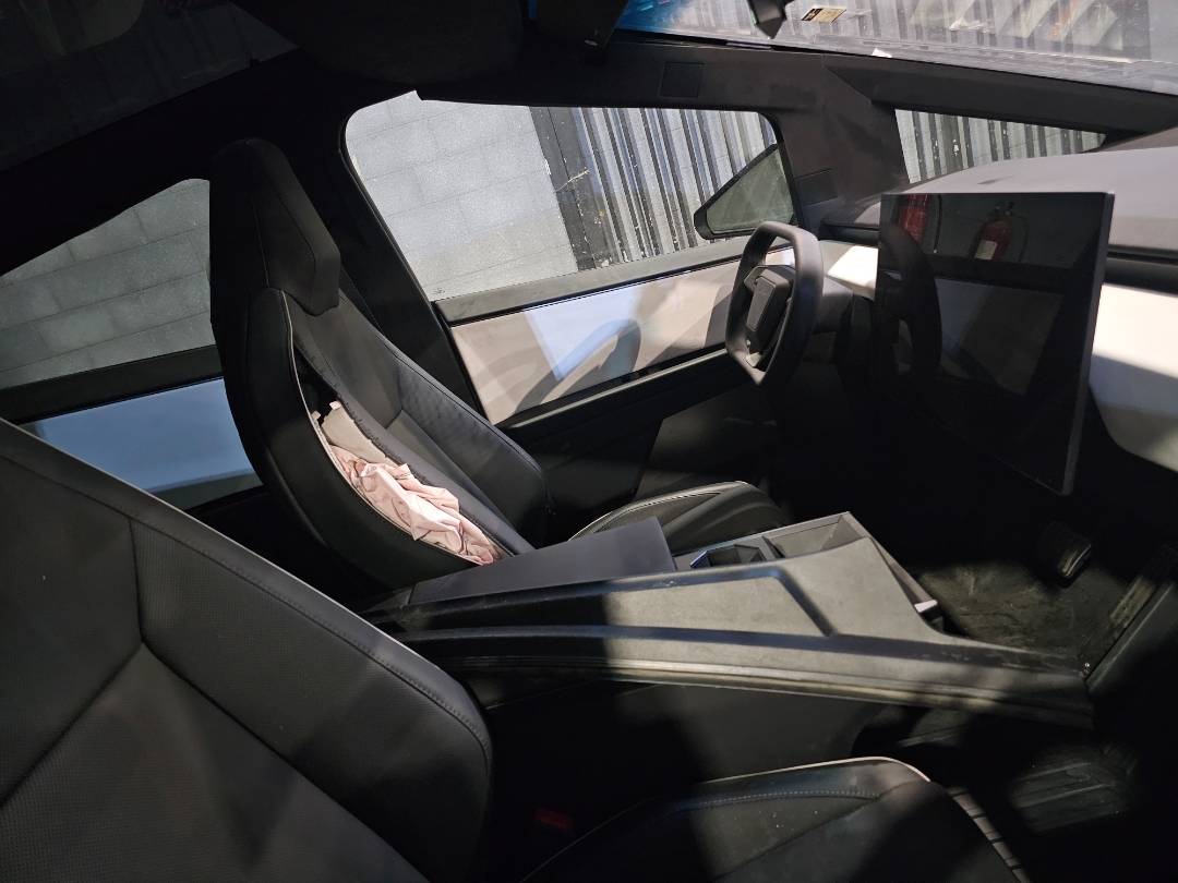 TESLA CYBERTRUCK 2025 - Marhaba Auction Used Cars - Image 7