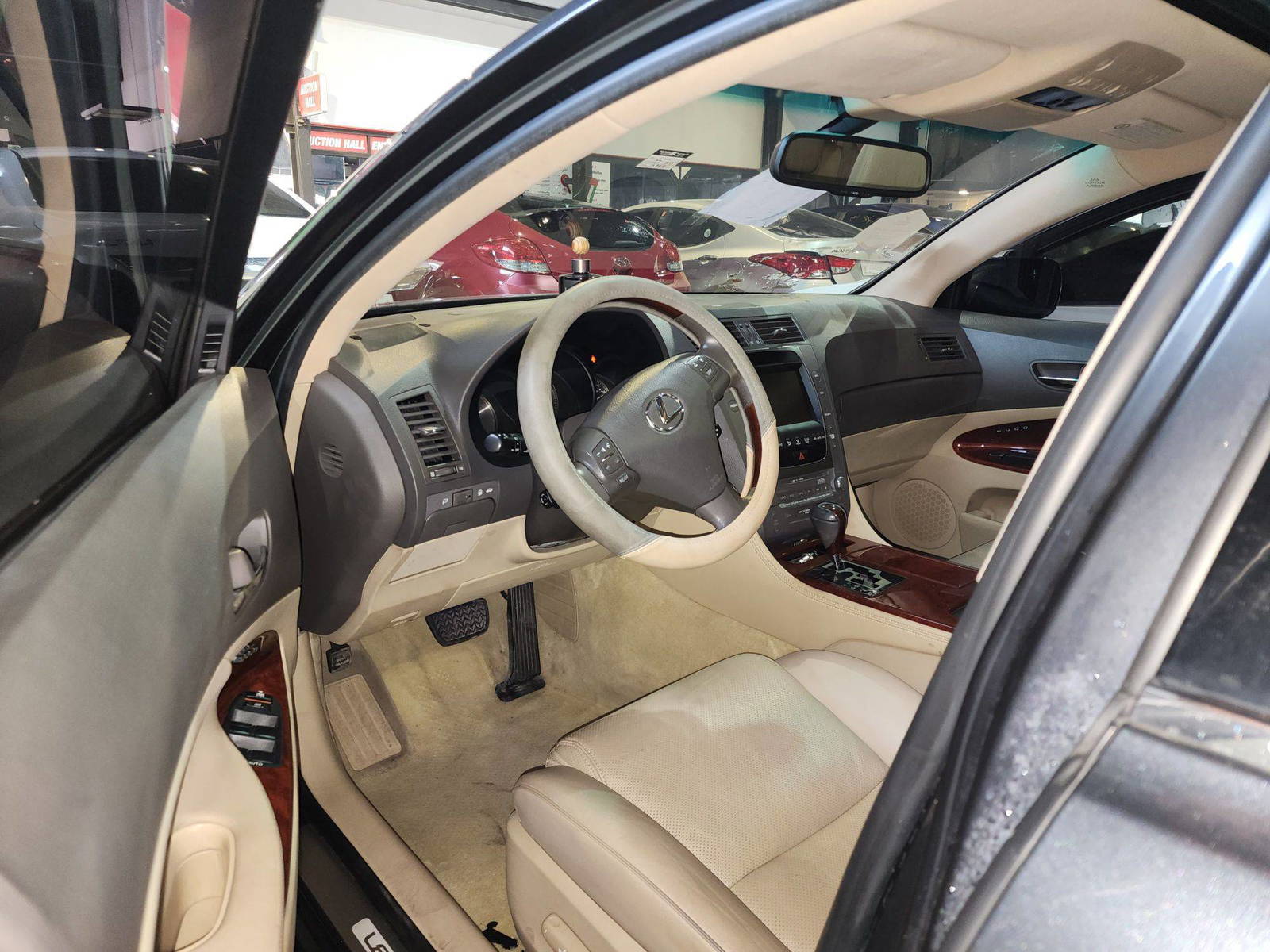 2006 LEXUS GS 300 — 147815 KM — Lot 022916 — Al Quoz - Marhaba Auctions Used Cars - Image 9